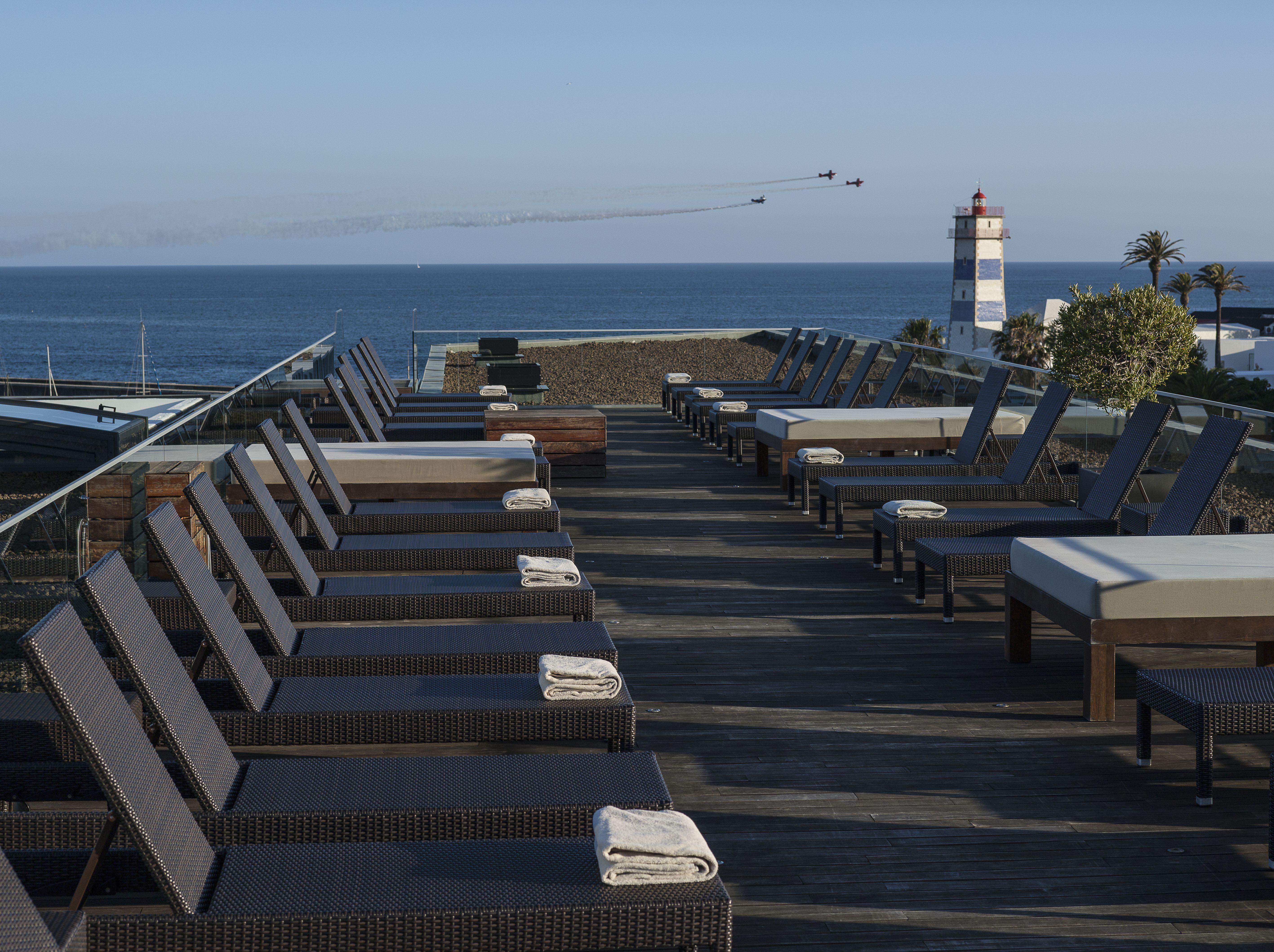 Pestana Cidadela Cascais - Pousada & Art District Exteriér fotografie The pool deck at the Cape of Good Hope Hotel