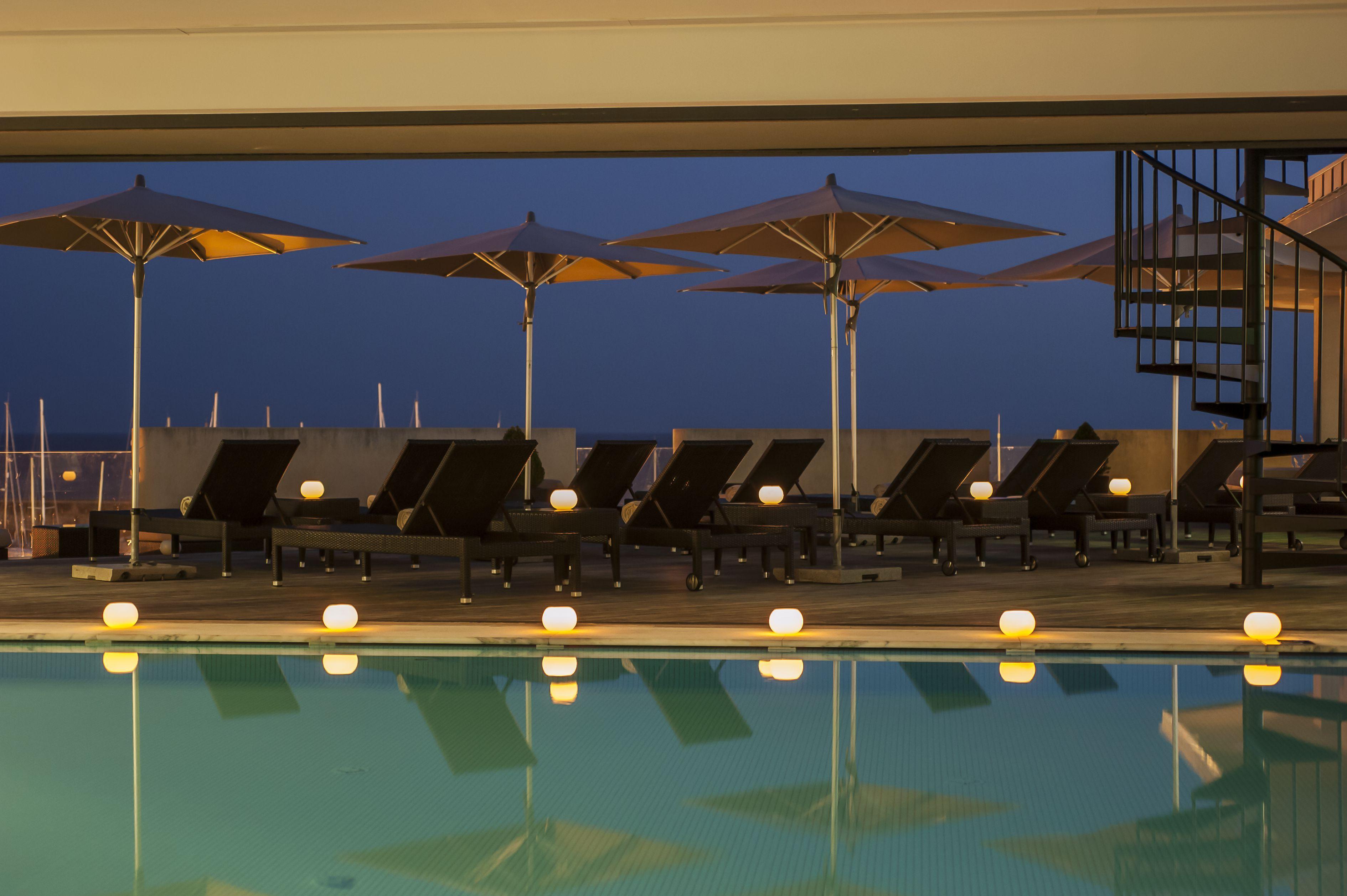 Pestana Cidadela Cascais - Pousada & Art District Exteriér fotografie The pool at the top of the hotel