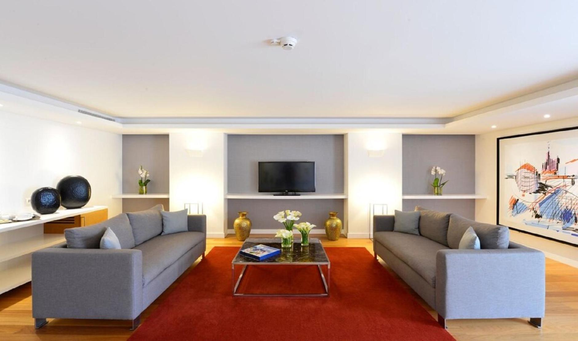 Pestana Cidadela Cascais - Pousada & Art District Exteriér fotografie A living room in a suite at the Mandarin Oriental, Munich