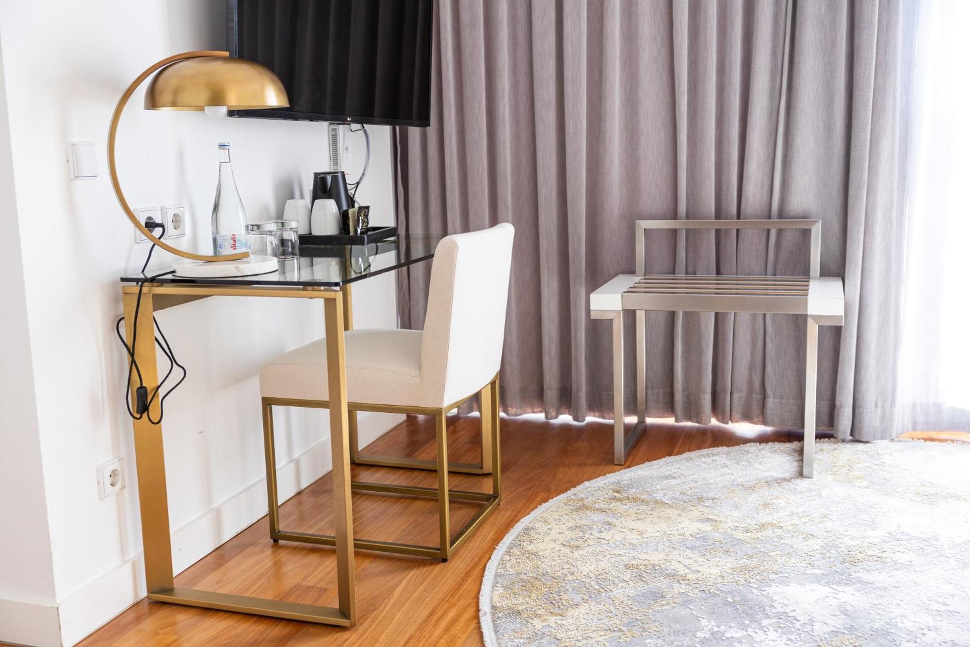 Pestana Cidadela Cascais - Pousada & Art District Exteriér fotografie A dressing table