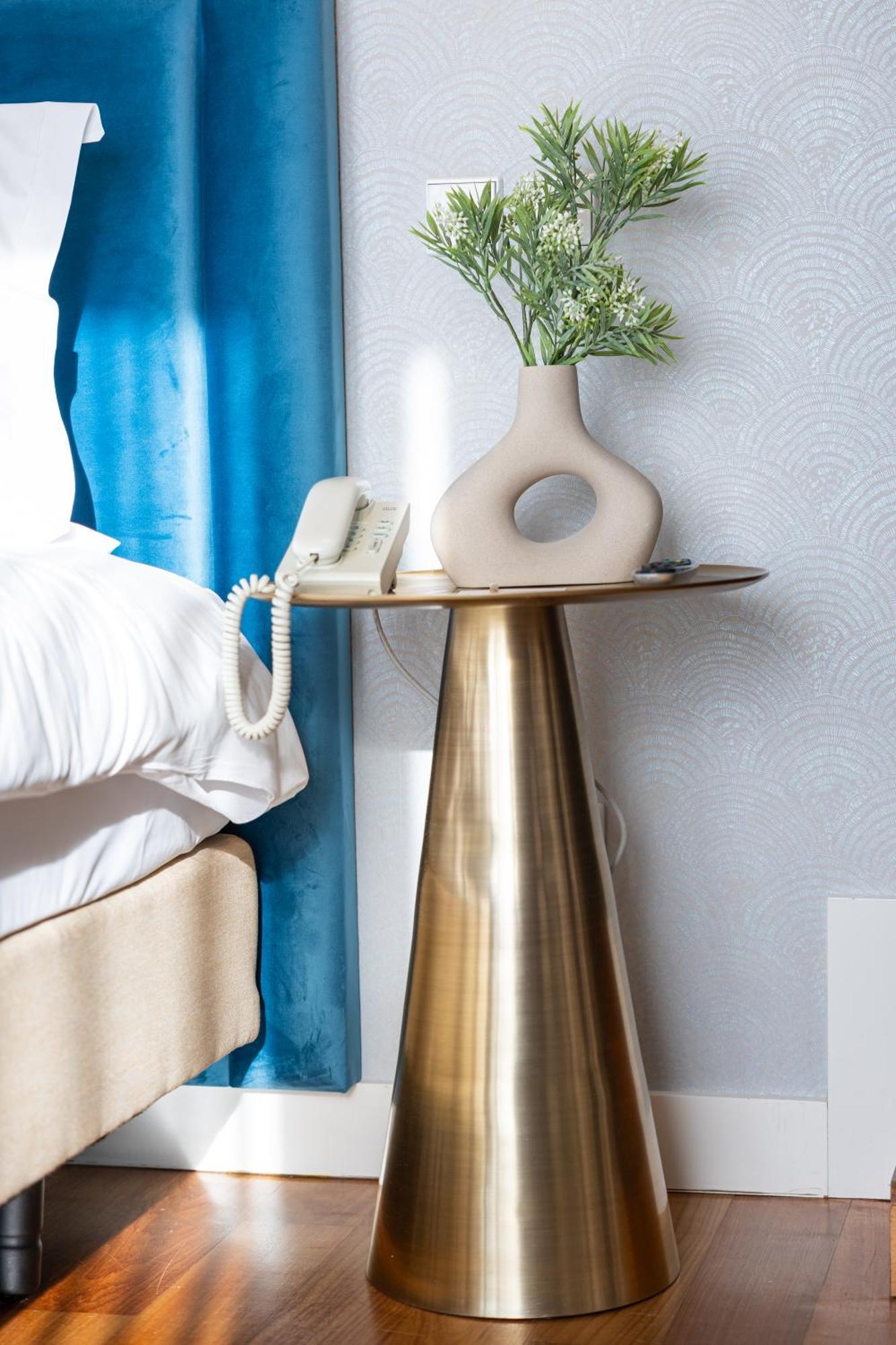 Pestana Cidadela Cascais - Pousada & Art District Exteriér fotografie A bedside table